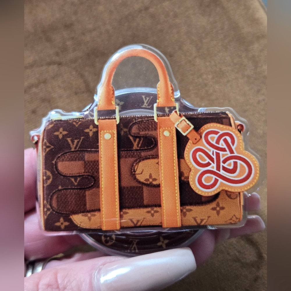 New LV Keepall Pop-Socket